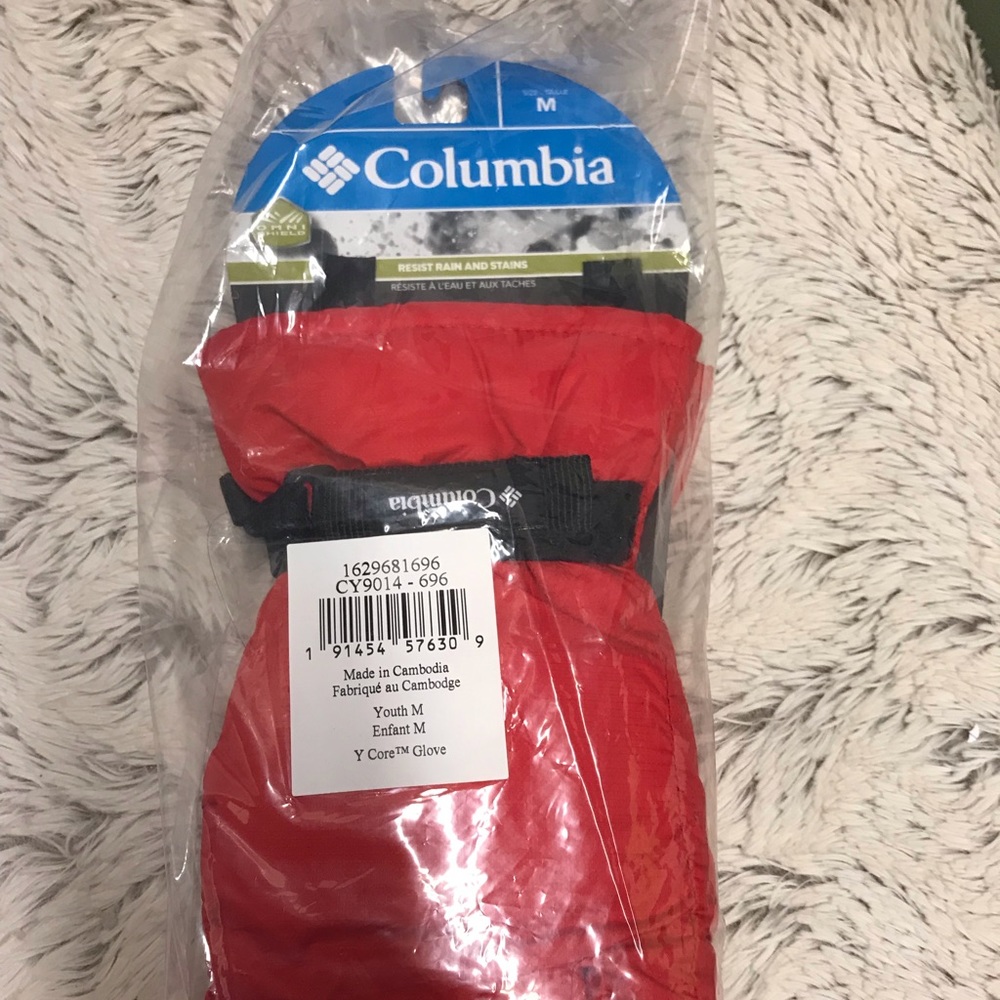 Columbia youth red gloves Omni shield